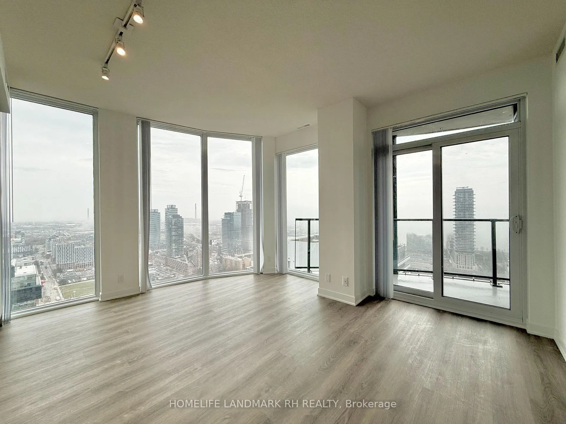 Photo 2 of Unit 4106, 180 Front Street E, Toronto, Moss Park — HOMEH