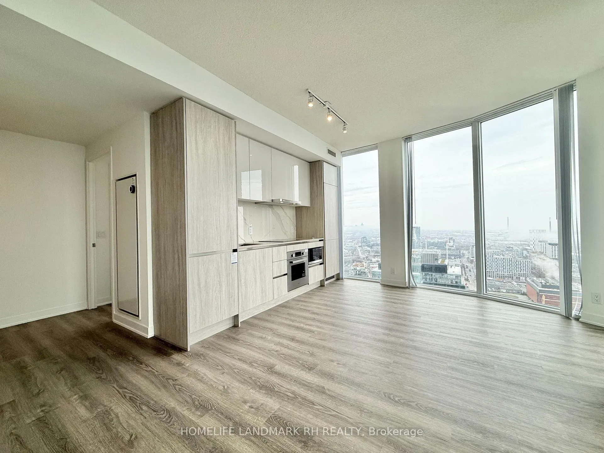Photo 3 of Unit 4106, 180 Front Street E, Toronto, Moss Park — HOMEH