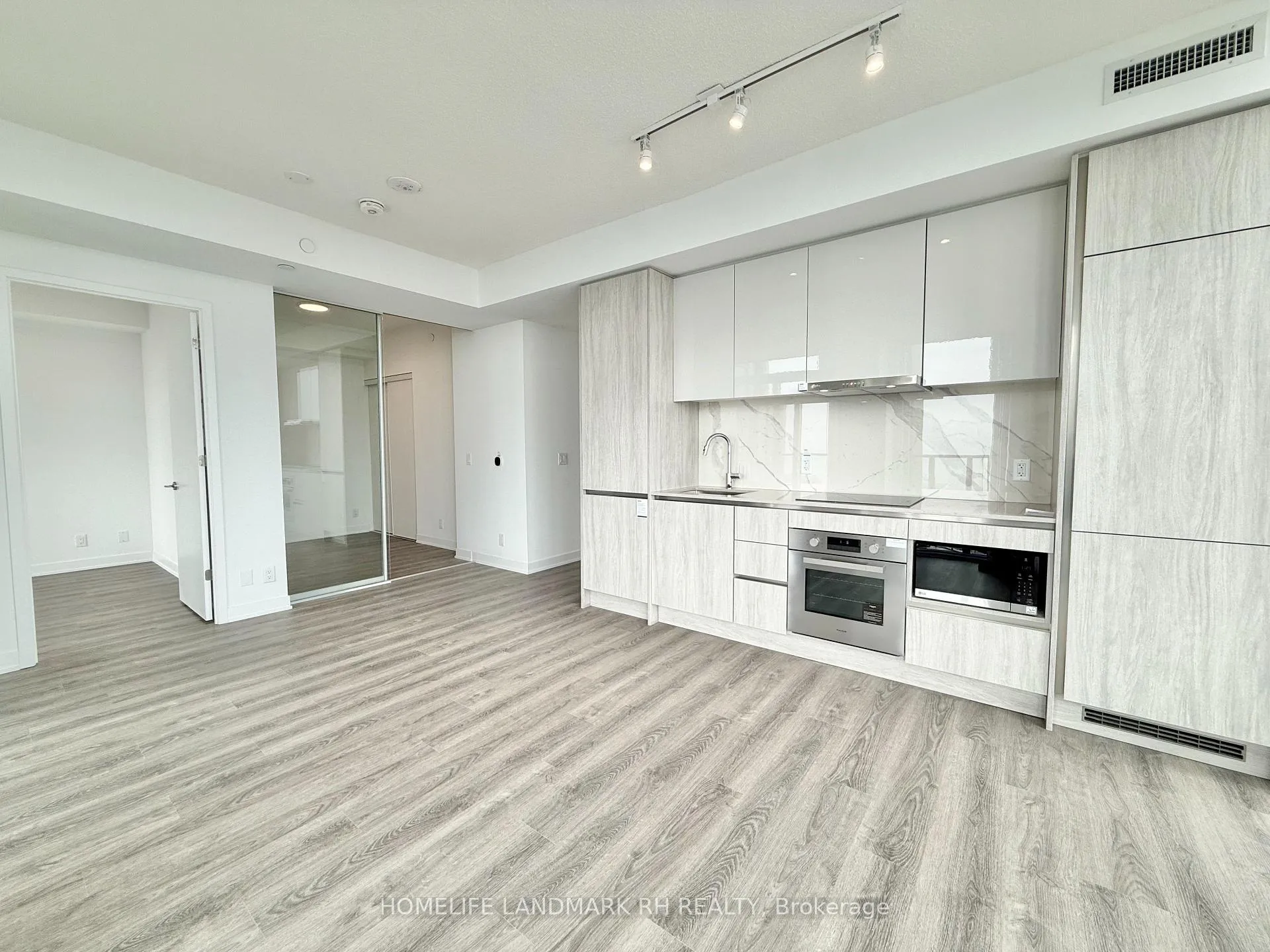 Photo 5 of Unit 4106, 180 Front Street E, Toronto, Moss Park — HOMEH