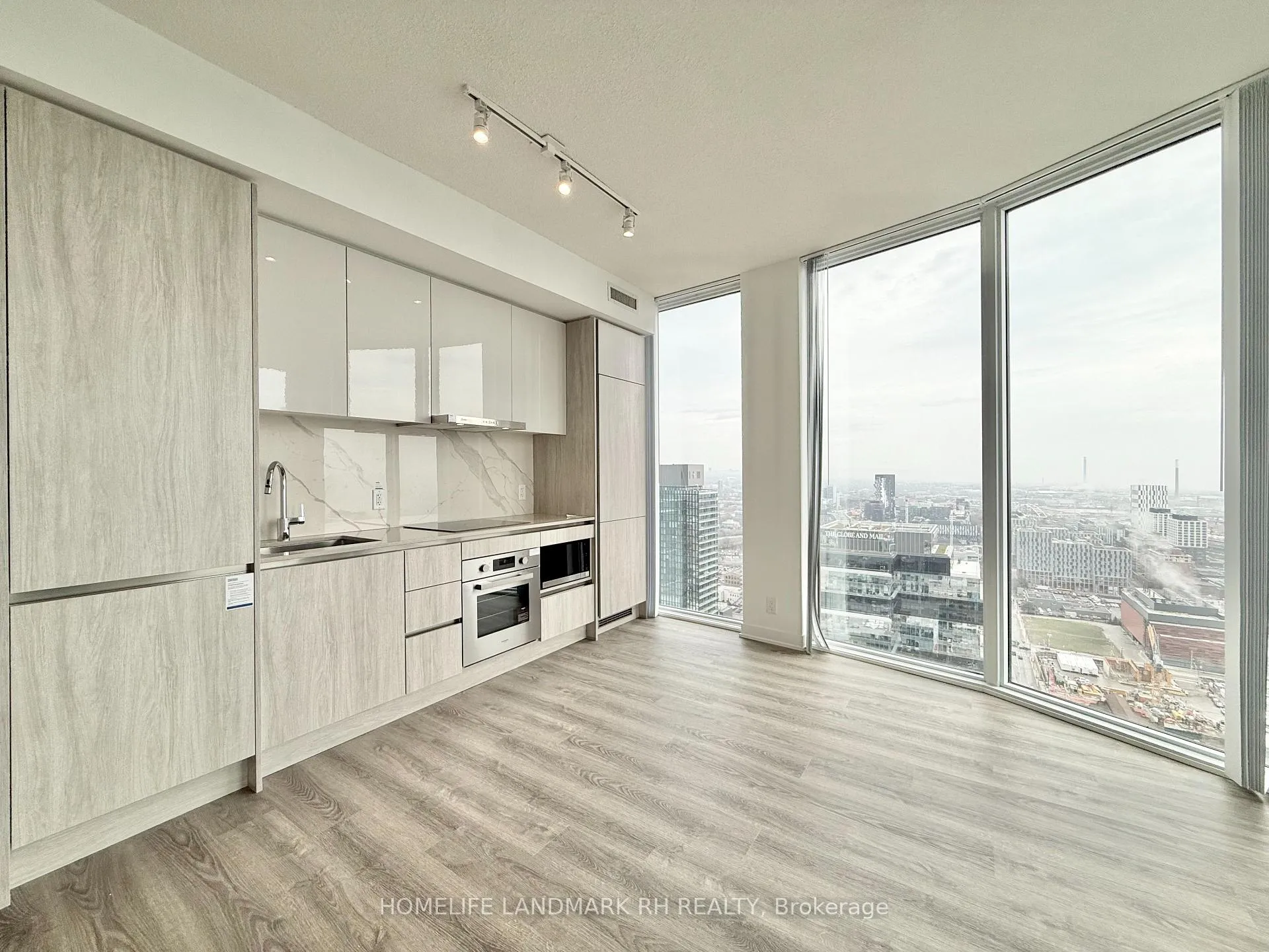 Photo 6 of Unit 4106, 180 Front Street E, Toronto, Moss Park — HOMEH