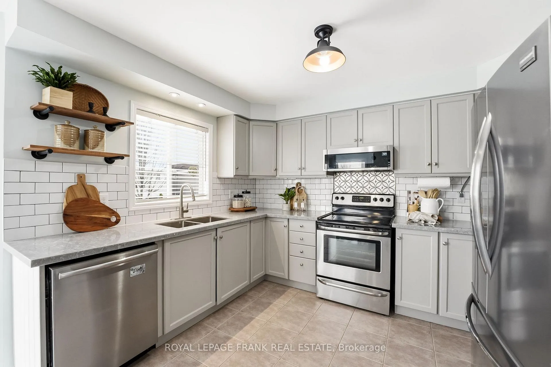 Photo 11 of 70 Weldrick Crescent, Clarington, Bowmanville — HOMEH