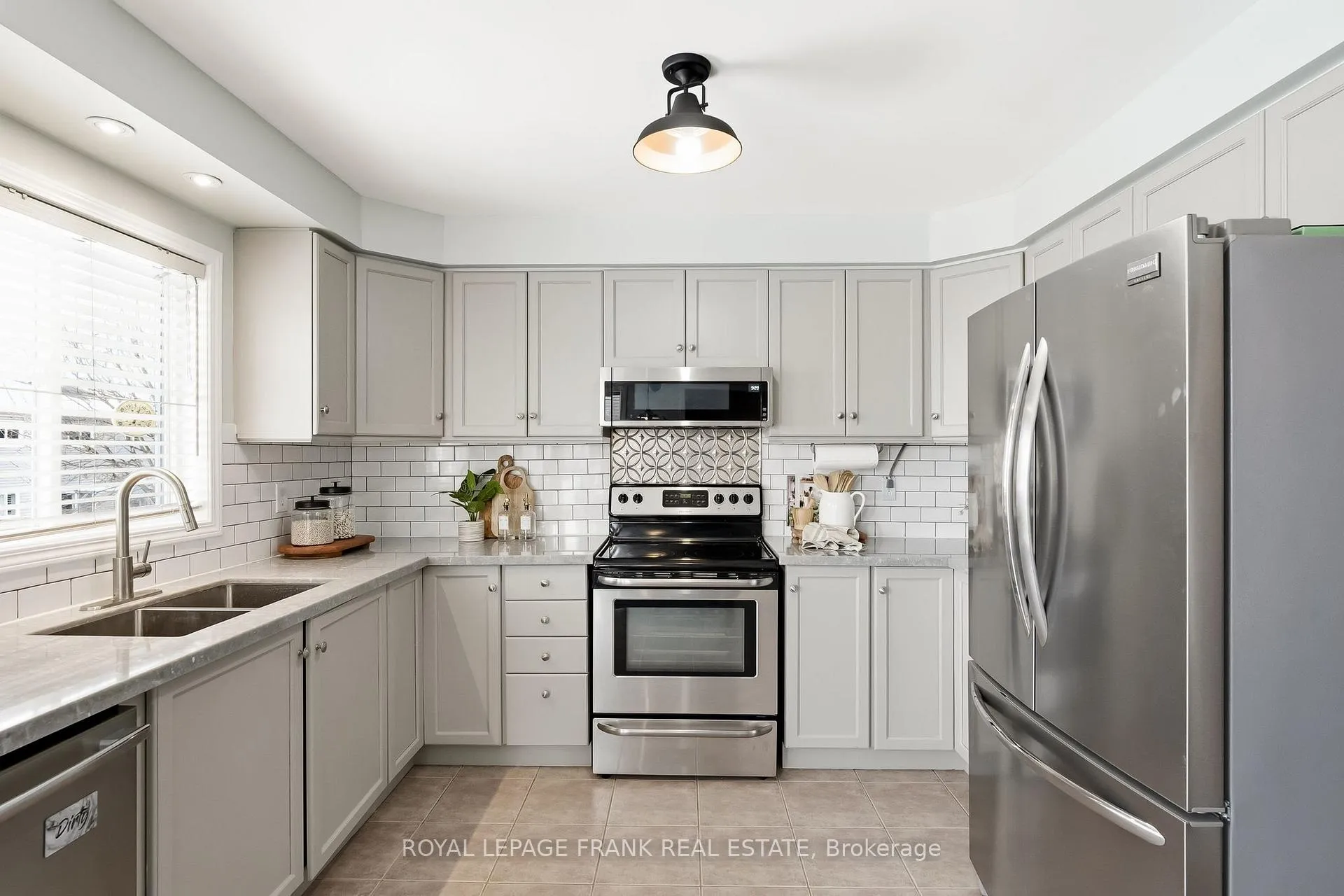 Photo 12 of 70 Weldrick Crescent, Clarington, Bowmanville — HOMEH