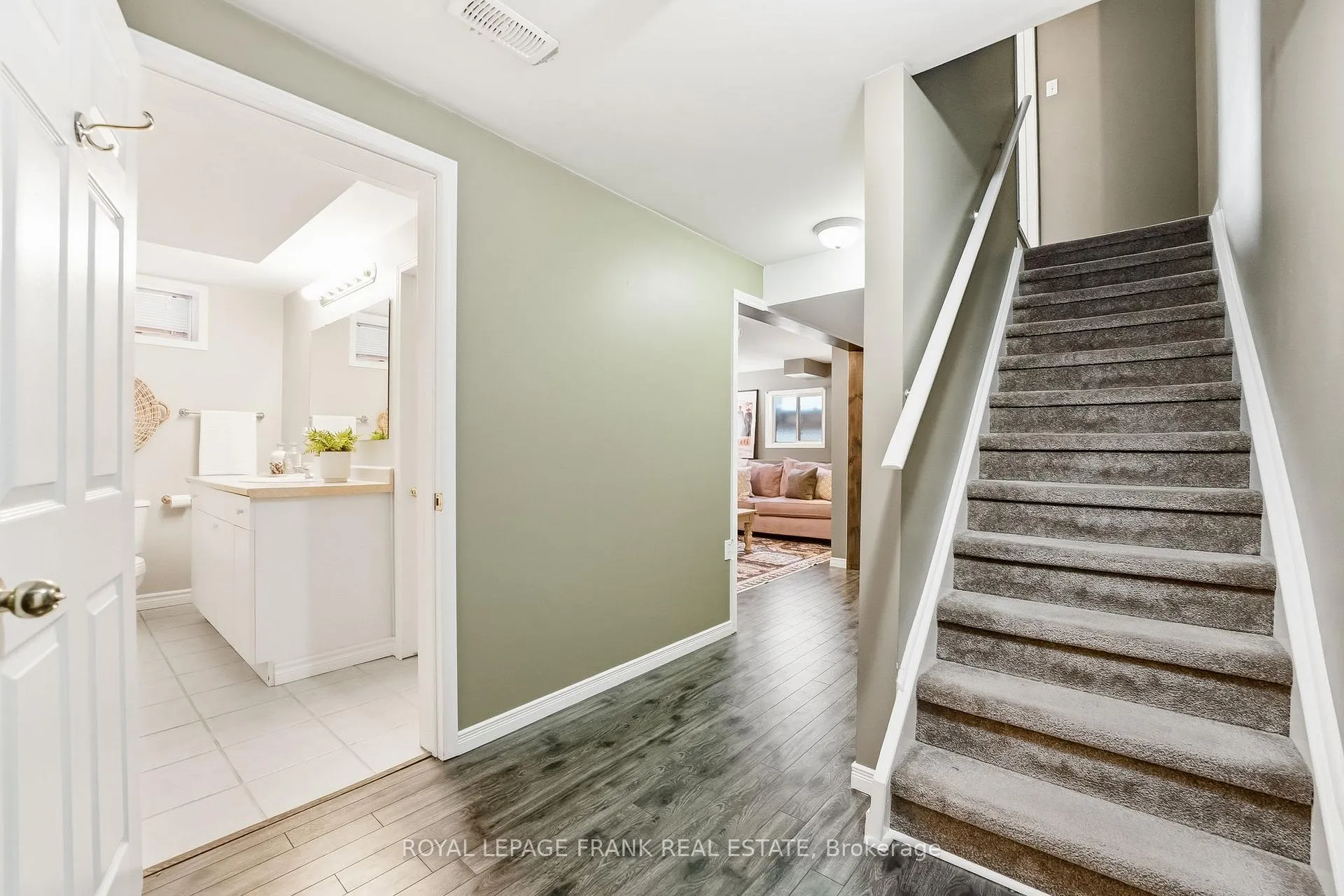 Photo 30 of 70 Weldrick Crescent, Clarington, Bowmanville — HOMEH