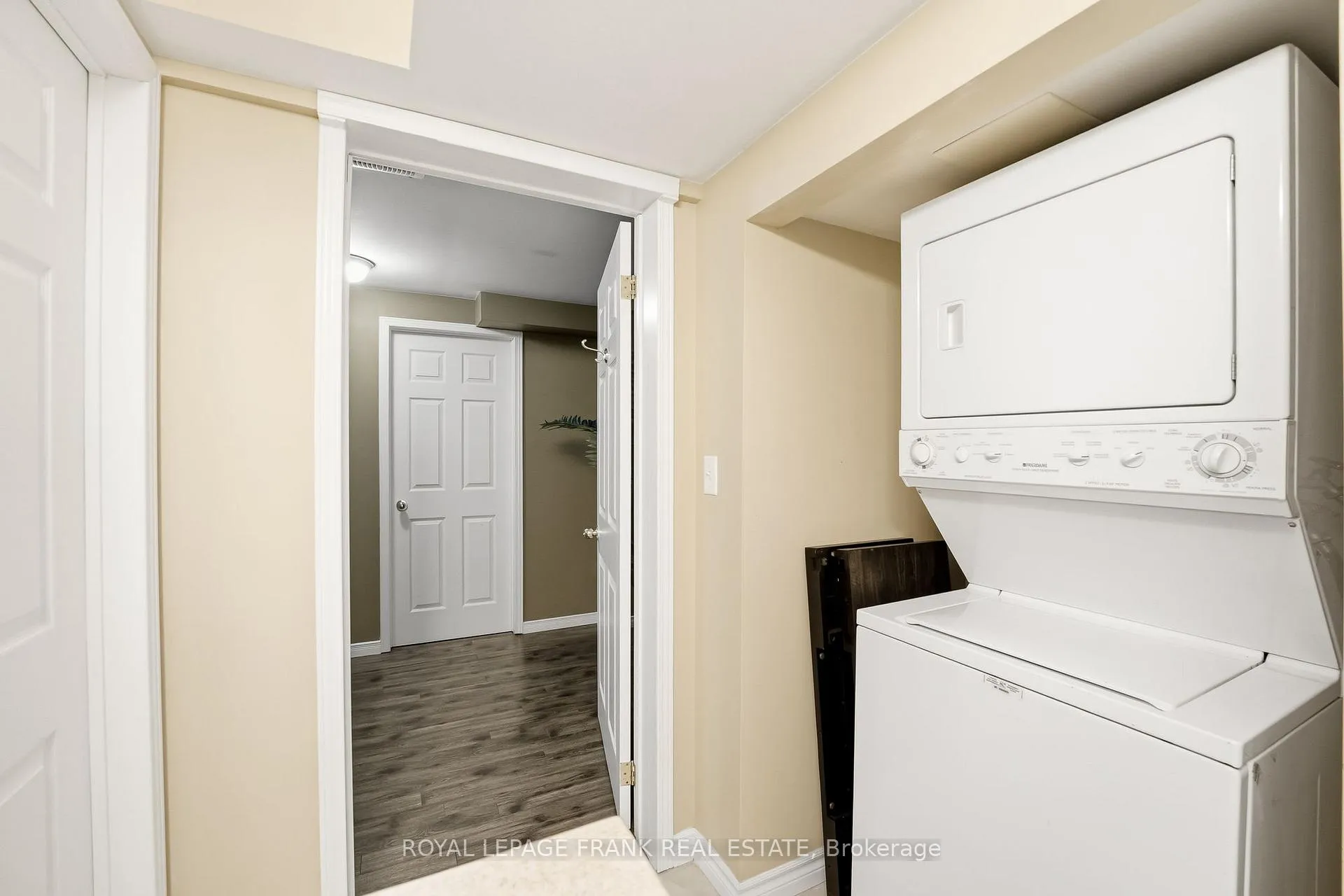 Photo 32 of 70 Weldrick Crescent, Clarington, Bowmanville — HOMEH