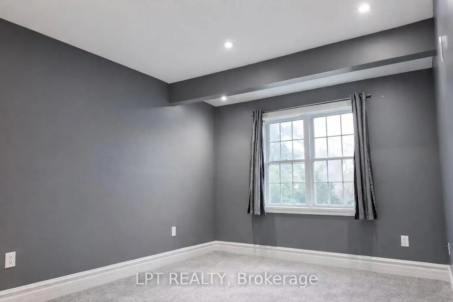 Photo 5 of 228 Pine Cove Road, Burlington, Roseland — HOMEH
