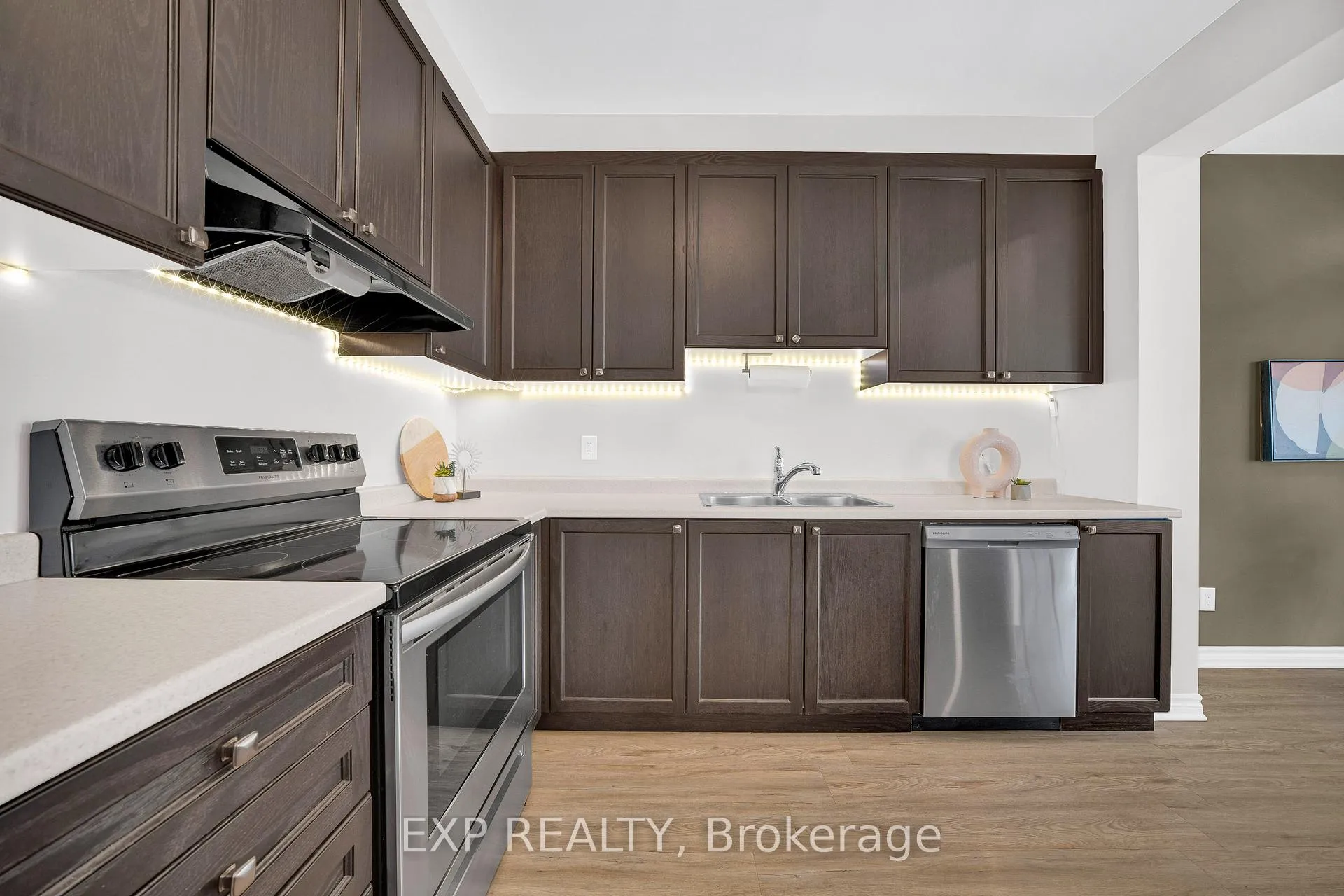 Photo 10 of 215 Merak Way, Ottawa, Barrhaven - Half Moon Bay — HOMEH