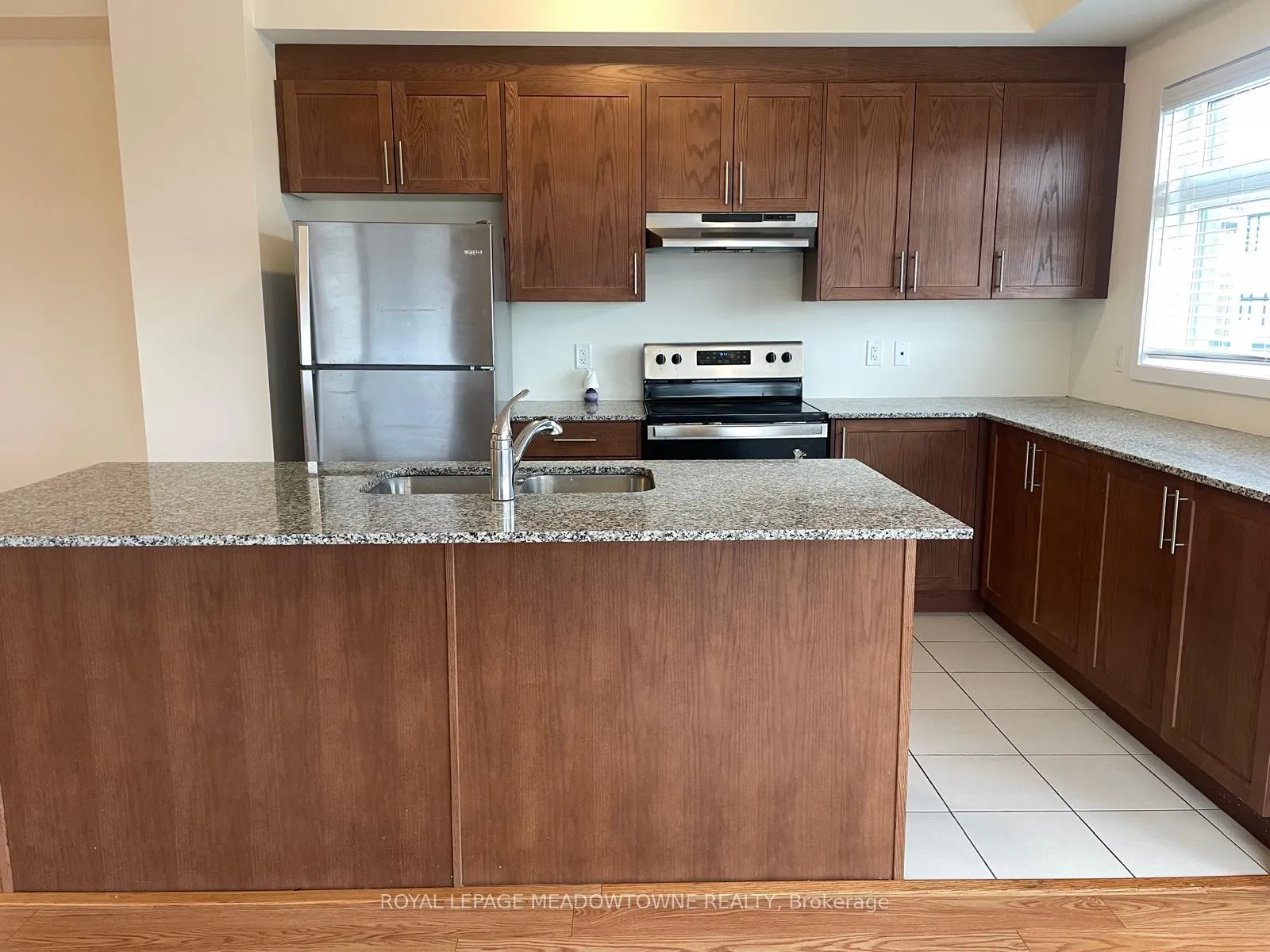 Photo 11 of 1560 Hilson Heights, Milton, Cobban — HOMEH