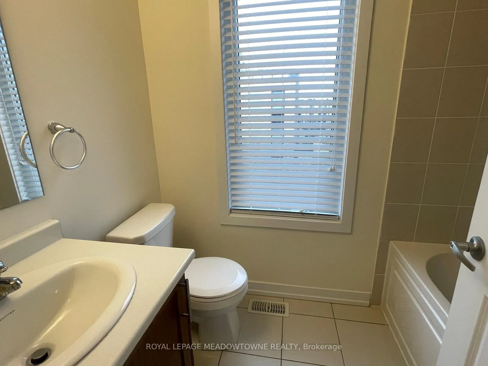 Photo 21 of 1560 Hilson Heights, Milton, Cobban — HOMEH