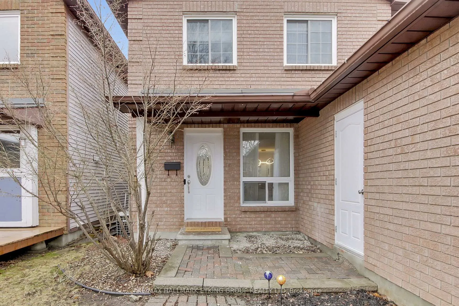 Photo 3 of 8 Vickers Way, Ottawa, Kanata - Katimavik — HOMEH