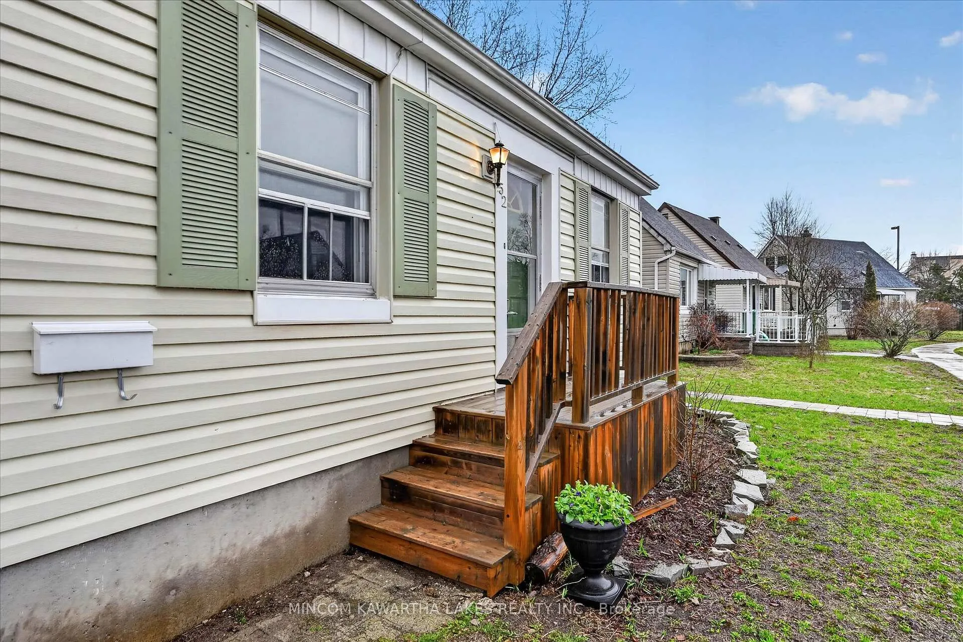Photo 3 of 452 Hamilton Street, Peterborough, Otonabee Ward 1 — HOMEH