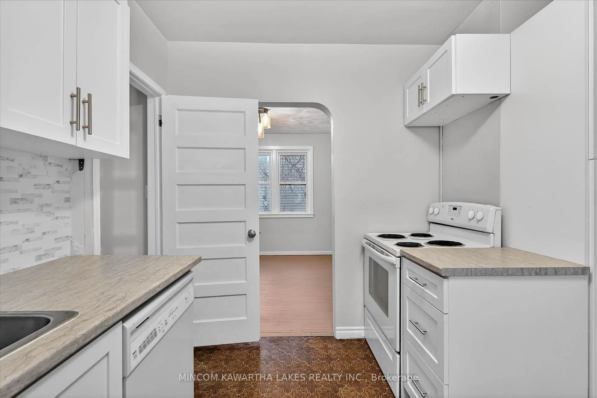 Photo 11 of 452 Hamilton Street, Peterborough, Otonabee Ward 1 — HOMEH