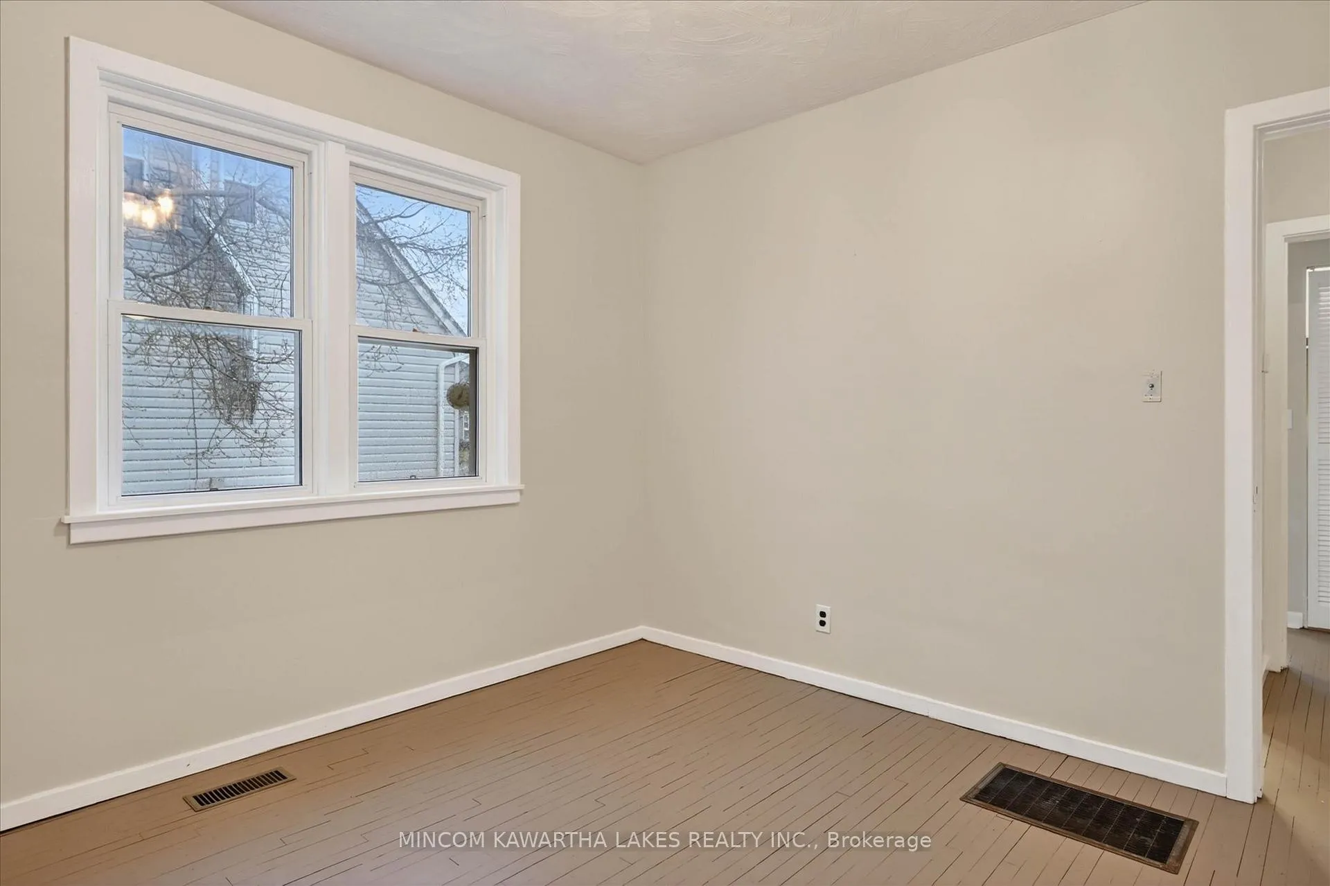 Photo 15 of 452 Hamilton Street, Peterborough, Otonabee Ward 1 — HOMEH