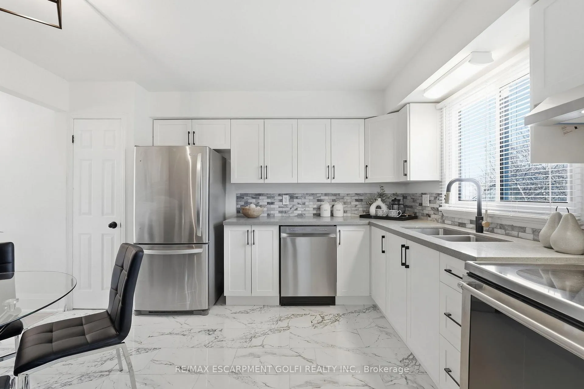 Photo 11 of 4140 Celia Court, Burlington, Shoreacres — HOMEH