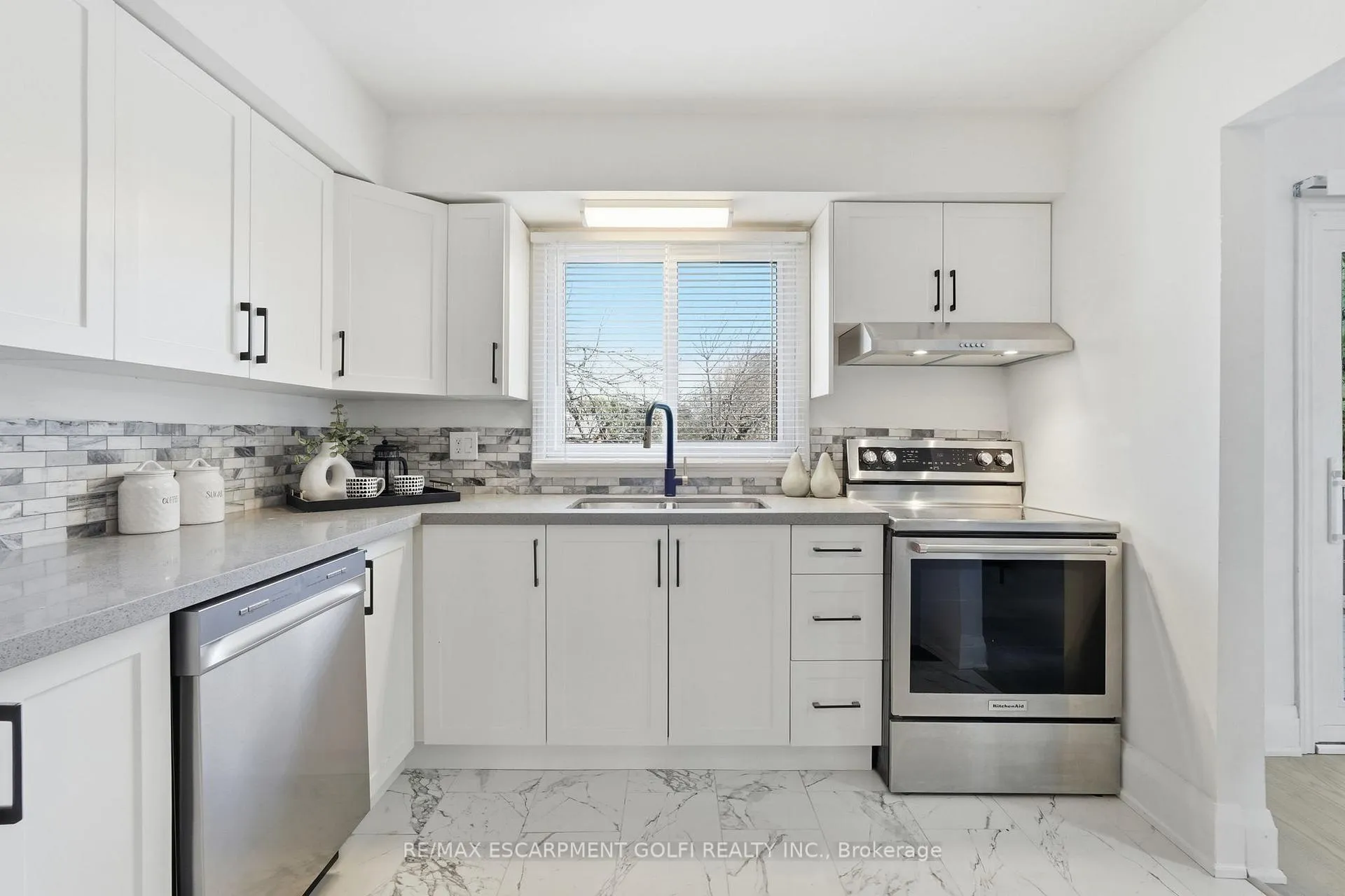 Photo 12 of 4140 Celia Court, Burlington, Shoreacres — HOMEH