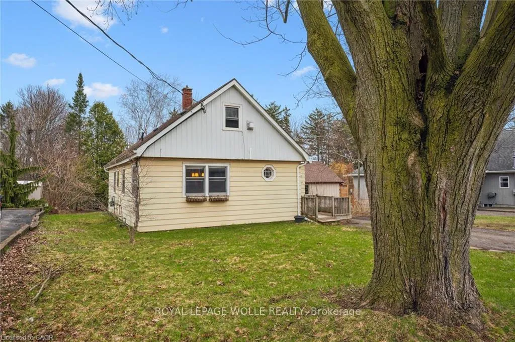 Photo 5 of 37 Edgehill Drive, Guelph, Exhibition Park — HOMEH