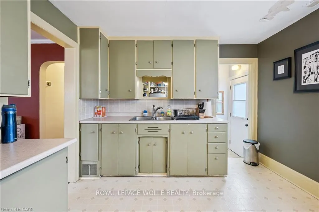 Photo 16 of 37 Edgehill Drive, Guelph, Exhibition Park — HOMEH