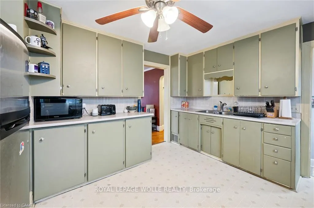 Photo 17 of 37 Edgehill Drive, Guelph, Exhibition Park — HOMEH