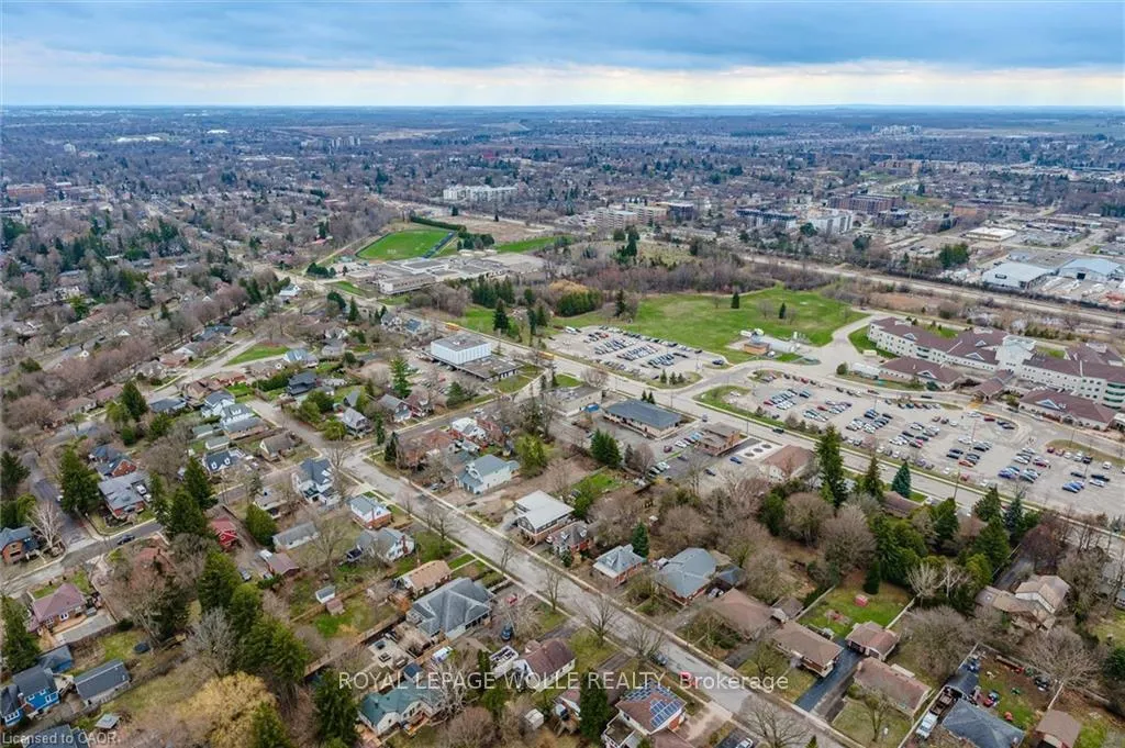 Photo 32 of 37 Edgehill Drive, Guelph, Exhibition Park — HOMEH