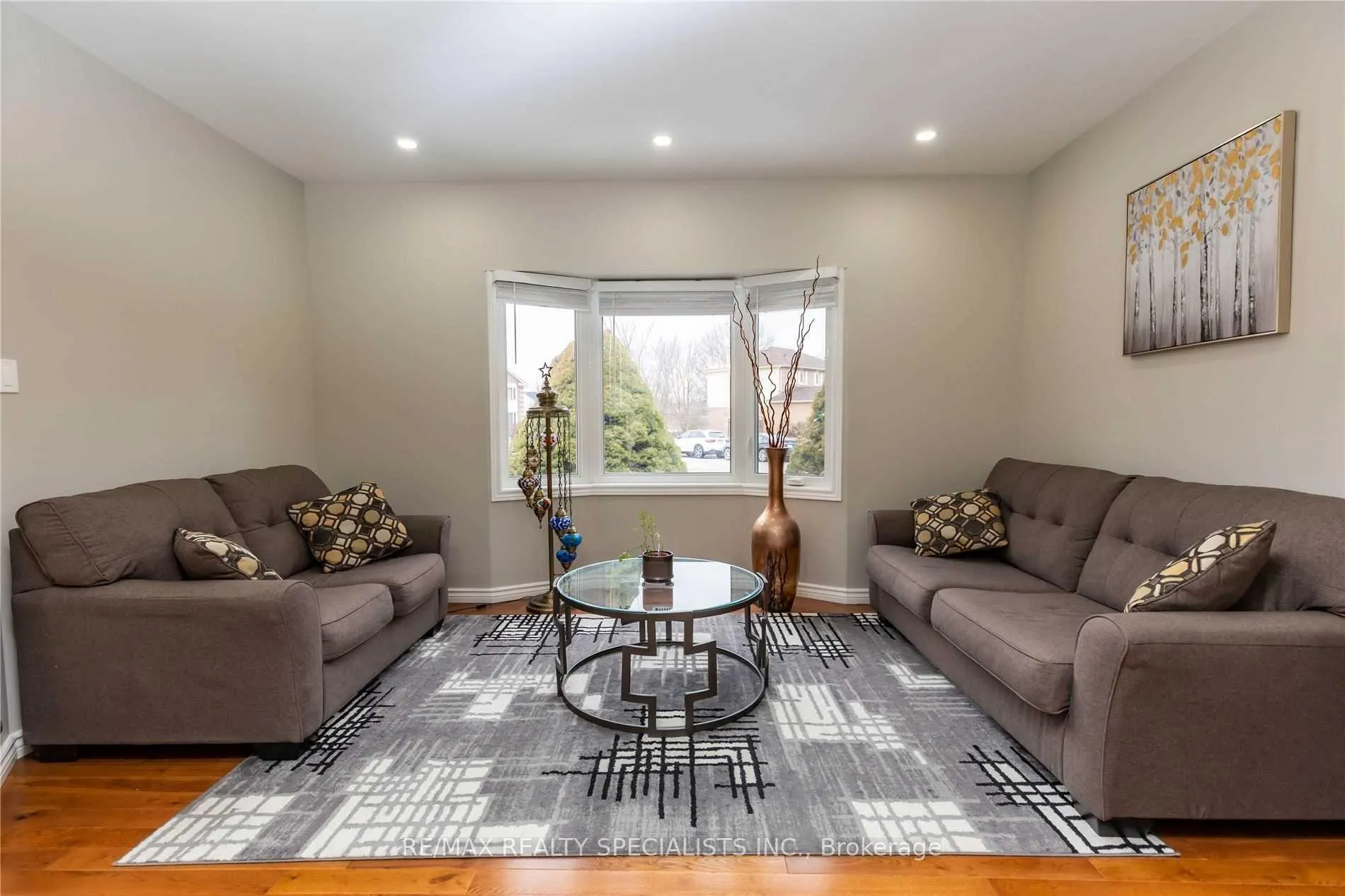 Photo 5 of 885 Walton CRT, Whitby, Williamsburg — HOMEH