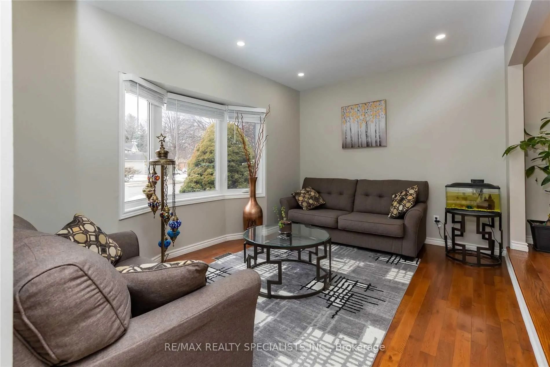 Photo 6 of 885 Walton CRT, Whitby, Williamsburg — HOMEH