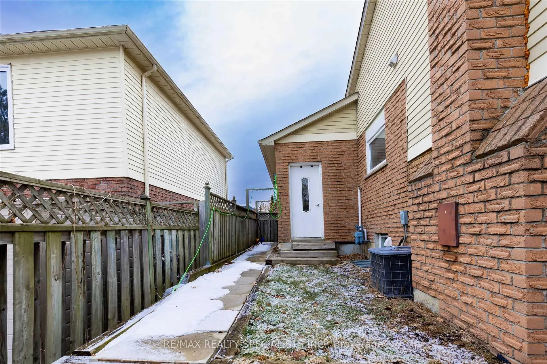 Photo 34 of 885 Walton CRT, Whitby, Williamsburg — HOMEH