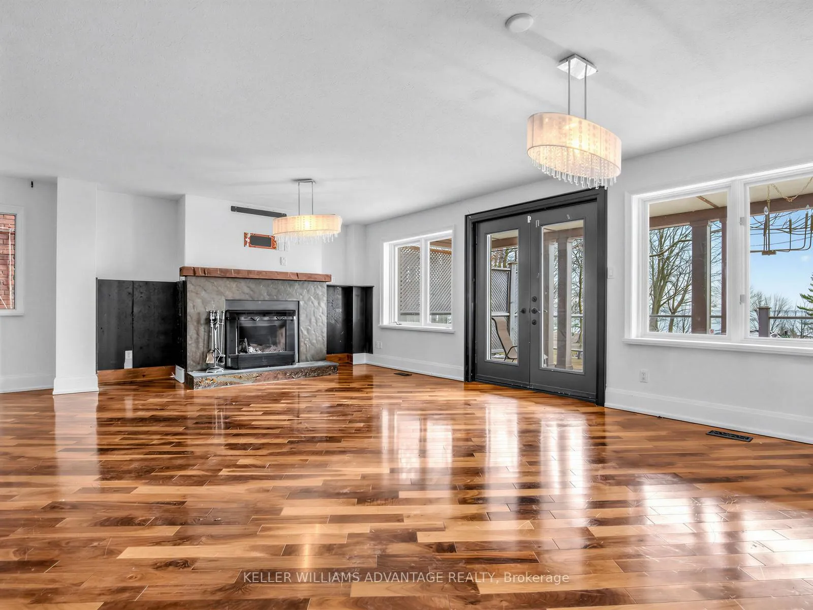 Photo 5 of 2 Park Avenue, Toronto, The Beaches — HOMEH