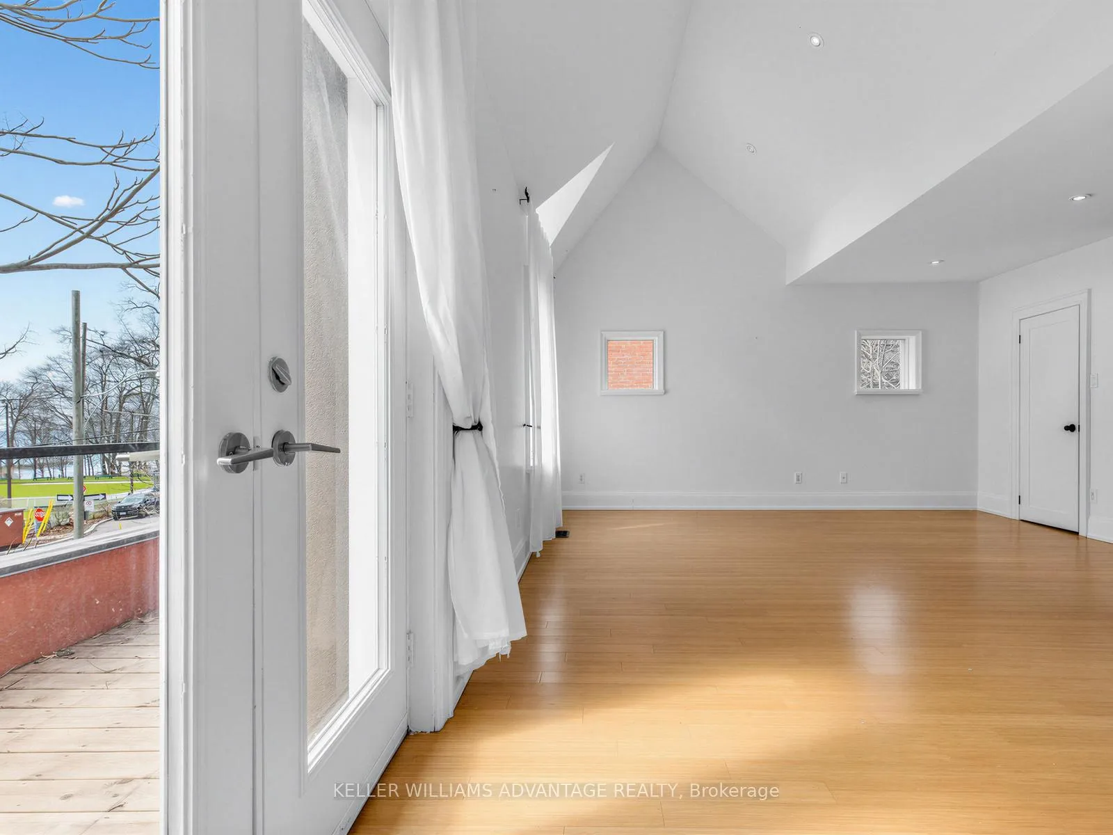 Photo 17 of 2 Park Avenue, Toronto, The Beaches — HOMEH