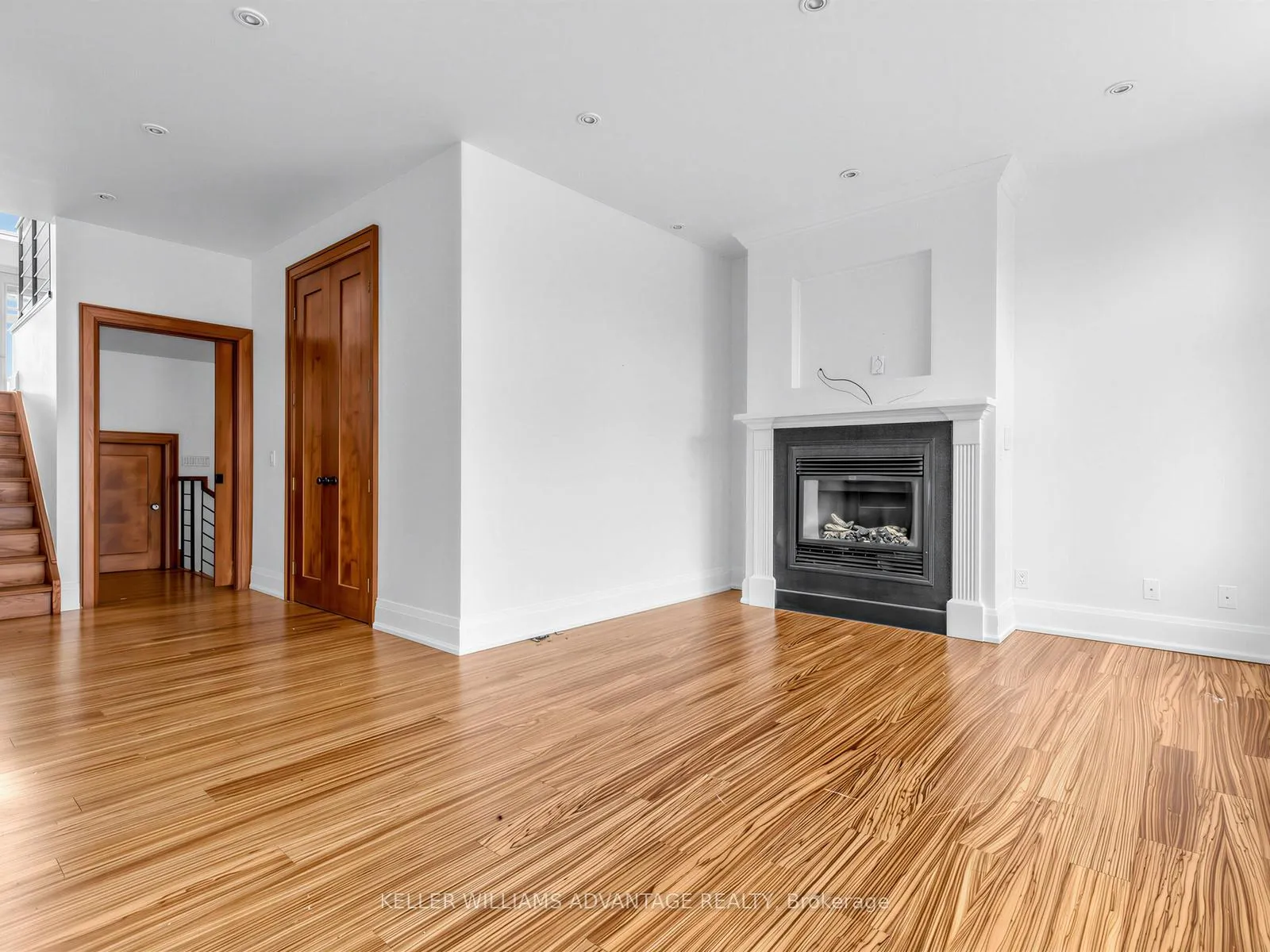 Photo 26 of 2 Park Avenue, Toronto, The Beaches — HOMEH