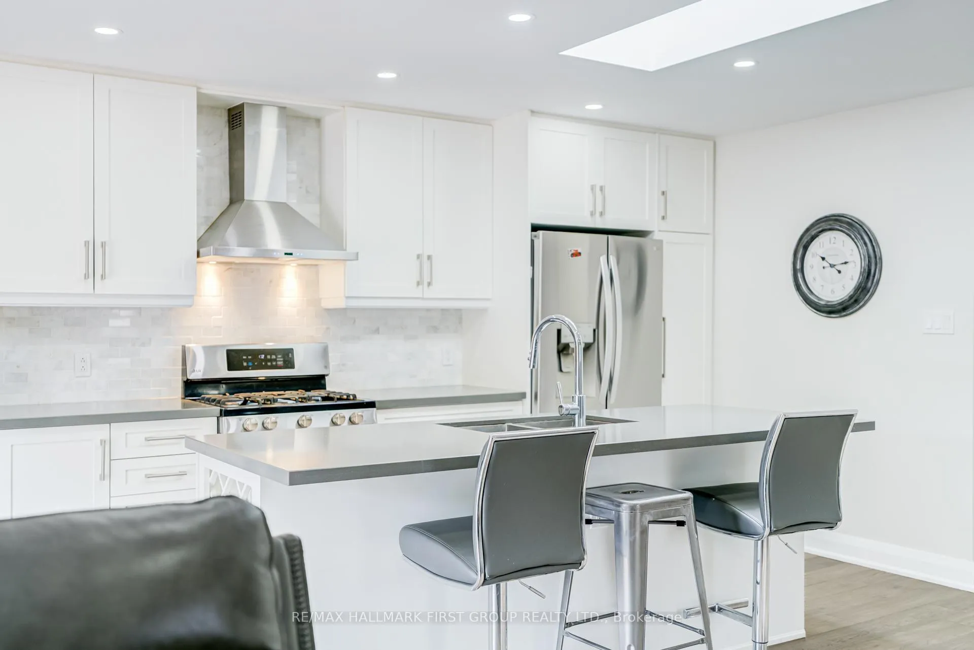 Photo 6 of 81 Sagewood Avenue, Clarington, Courtice — HOMEH