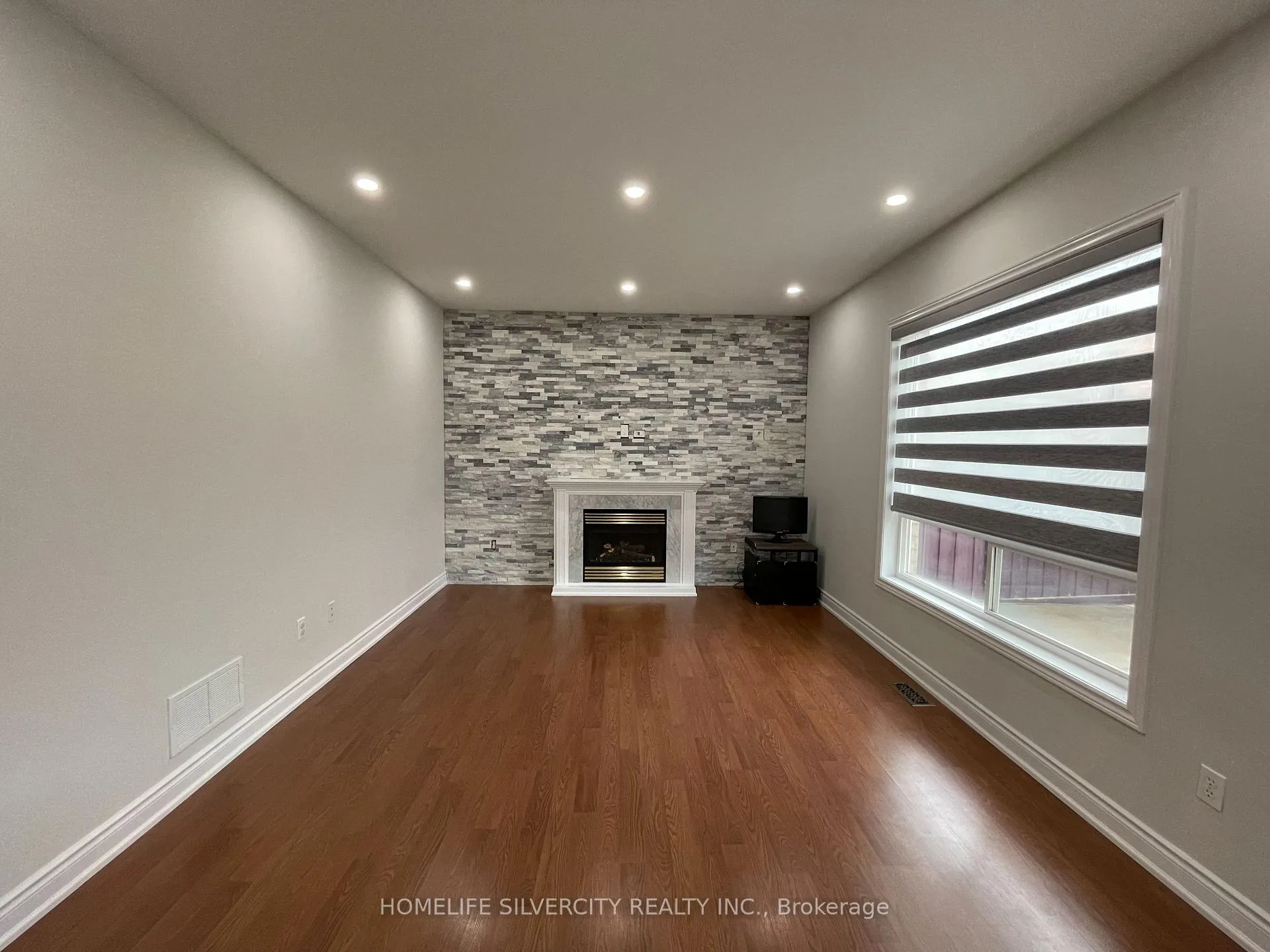 Photo 8 of 4 Runnymede Crescent, Brampton, Sandringham-Wellington — HOMEH