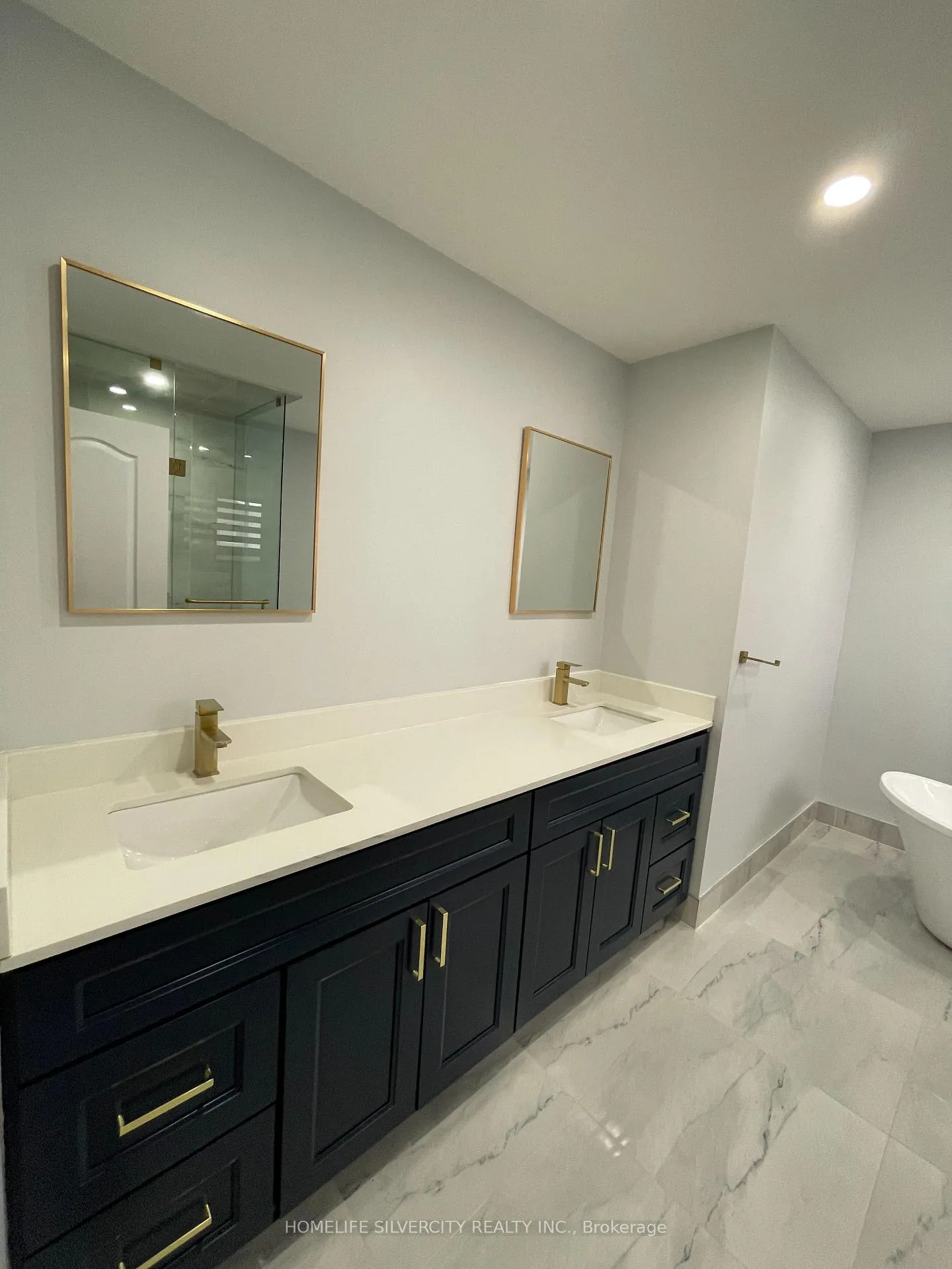 Photo 13 of 4 Runnymede Crescent, Brampton, Sandringham-Wellington — HOMEH