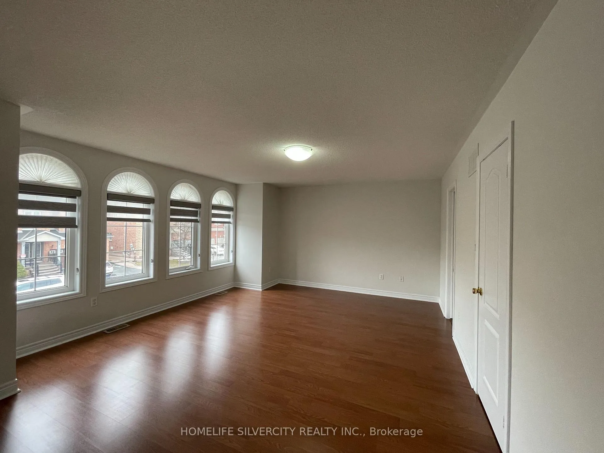 Photo 18 of 4 Runnymede Crescent, Brampton, Sandringham-Wellington — HOMEH