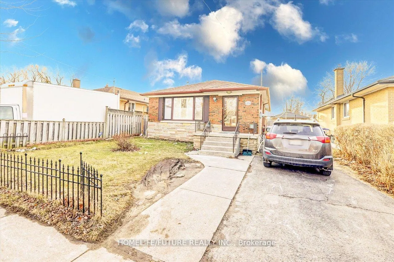 Photo 2 of Unit Main, 28 Sharbot Avenue, Scarborough, Woburn — HOMEH
