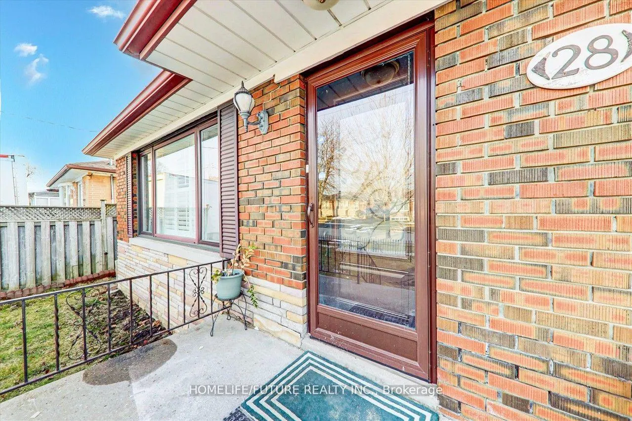 Photo 3 of Unit Main, 28 Sharbot Avenue, Scarborough, Woburn — HOMEH