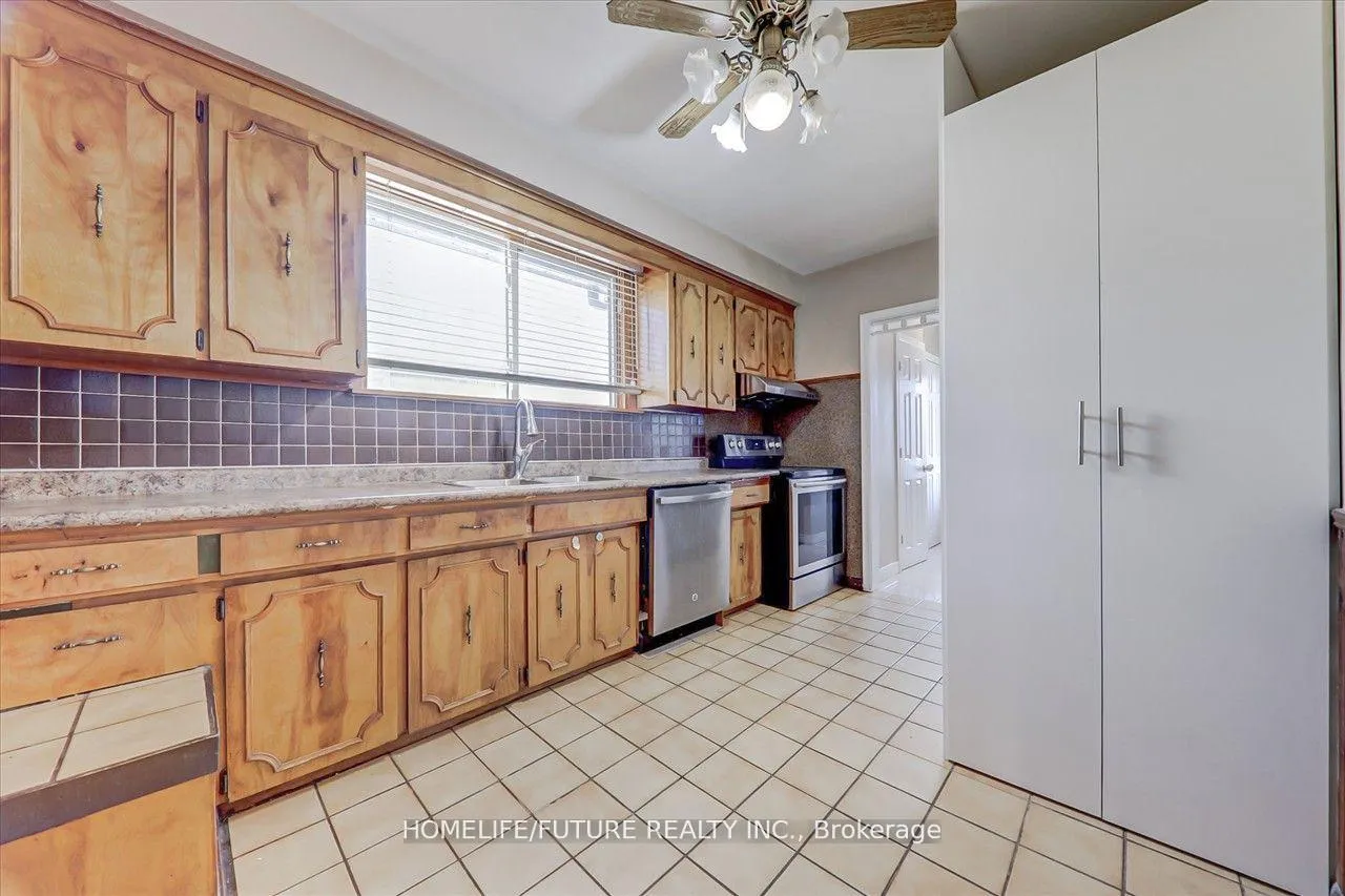 Photo 11 of Unit Main, 28 Sharbot Avenue, Scarborough, Woburn — HOMEH