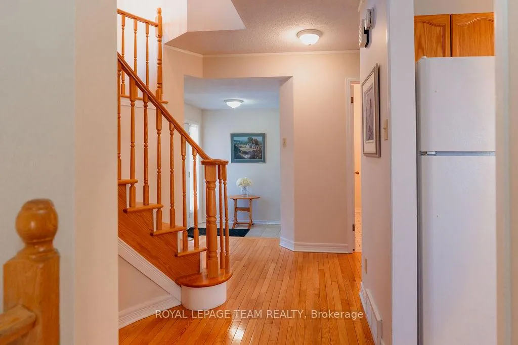 Photo 6 of 16 Pickwick Drive, Ottawa, Barrhaven - Cedargrove/Fraserdale — HOMEH