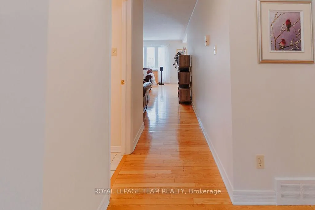 Photo 7 of 16 Pickwick Drive, Ottawa, Barrhaven - Cedargrove/Fraserdale — HOMEH