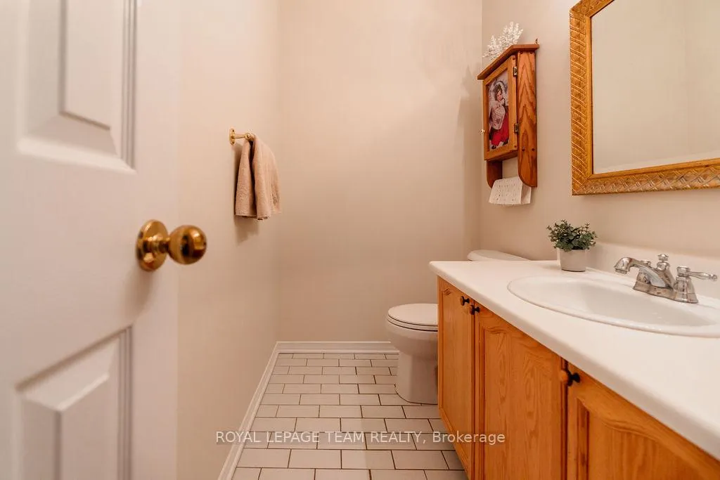 Photo 8 of 16 Pickwick Drive, Ottawa, Barrhaven - Cedargrove/Fraserdale — HOMEH