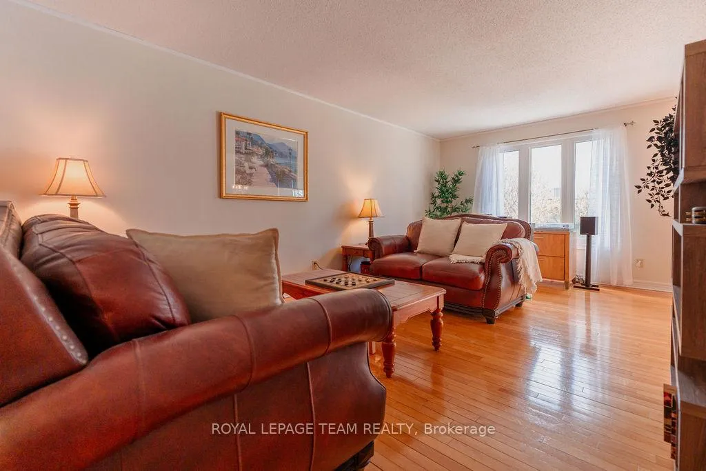 Photo 9 of 16 Pickwick Drive, Ottawa, Barrhaven - Cedargrove/Fraserdale — HOMEH