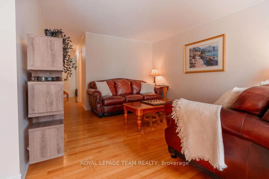 Photo 10 of 16 Pickwick Drive, Ottawa, Barrhaven - Cedargrove/Fraserdale — HOMEH