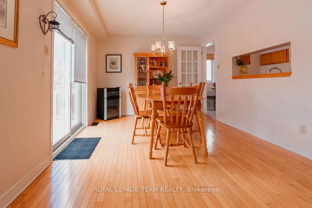 Photo 11 of 16 Pickwick Drive, Ottawa, Barrhaven - Cedargrove/Fraserdale — HOMEH