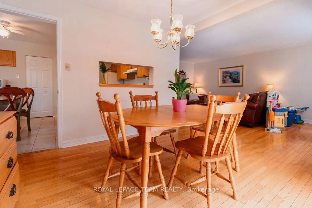 Photo 12 of 16 Pickwick Drive, Ottawa, Barrhaven - Cedargrove/Fraserdale — HOMEH