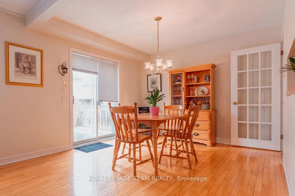 Photo 13 of 16 Pickwick Drive, Ottawa, Barrhaven - Cedargrove/Fraserdale — HOMEH