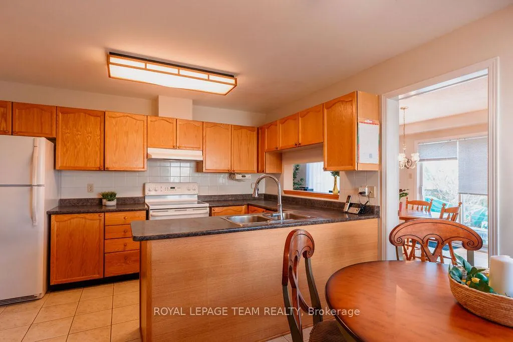 Photo 14 of 16 Pickwick Drive, Ottawa, Barrhaven - Cedargrove/Fraserdale — HOMEH
