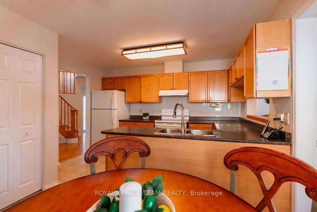Photo 17 of 16 Pickwick Drive, Ottawa, Barrhaven - Cedargrove/Fraserdale — HOMEH