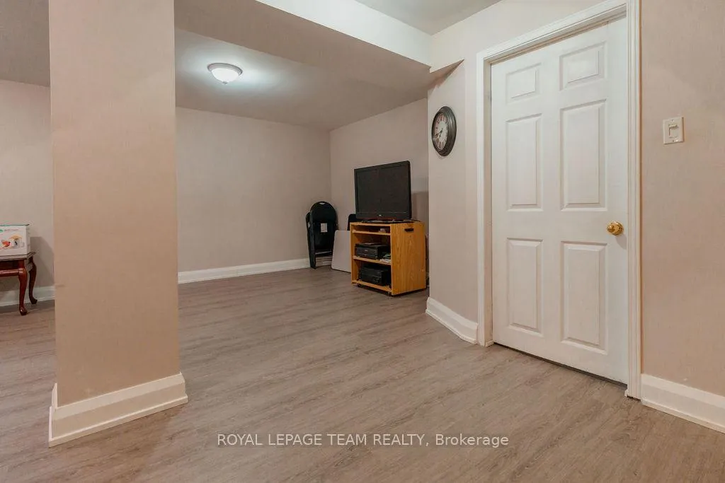 Photo 33 of 16 Pickwick Drive, Ottawa, Barrhaven - Cedargrove/Fraserdale — HOMEH