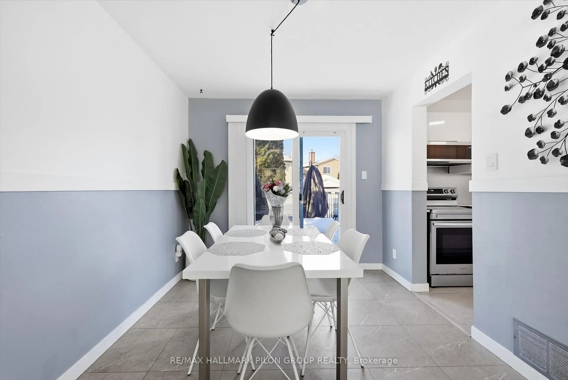 Photo 5 of 1456 Prestone Drive, Ottawa, Bilberry Creek/Queenswood Heights — HOMEH