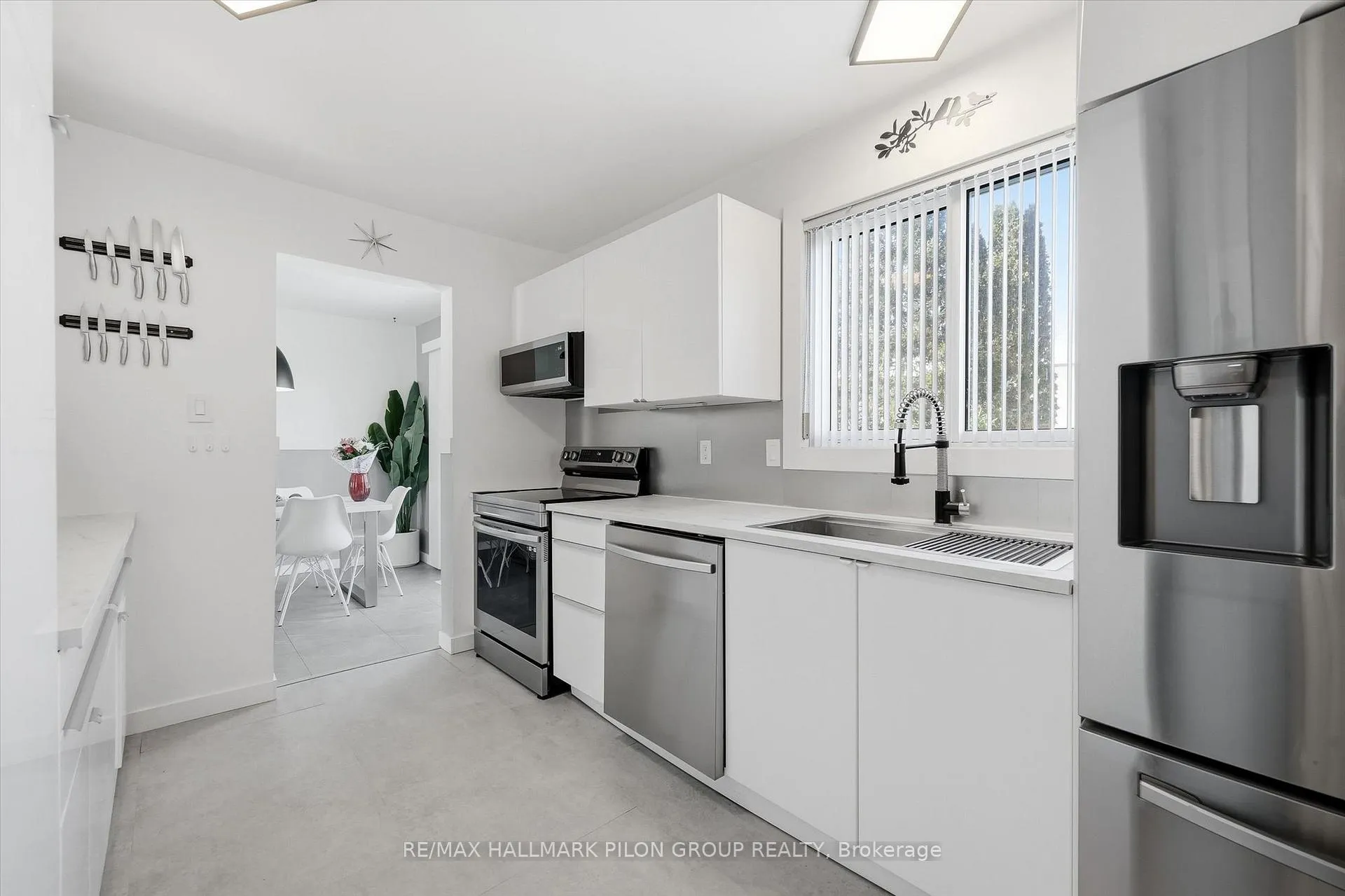 Photo 8 of 1456 Prestone Drive, Ottawa, Bilberry Creek/Queenswood Heights — HOMEH