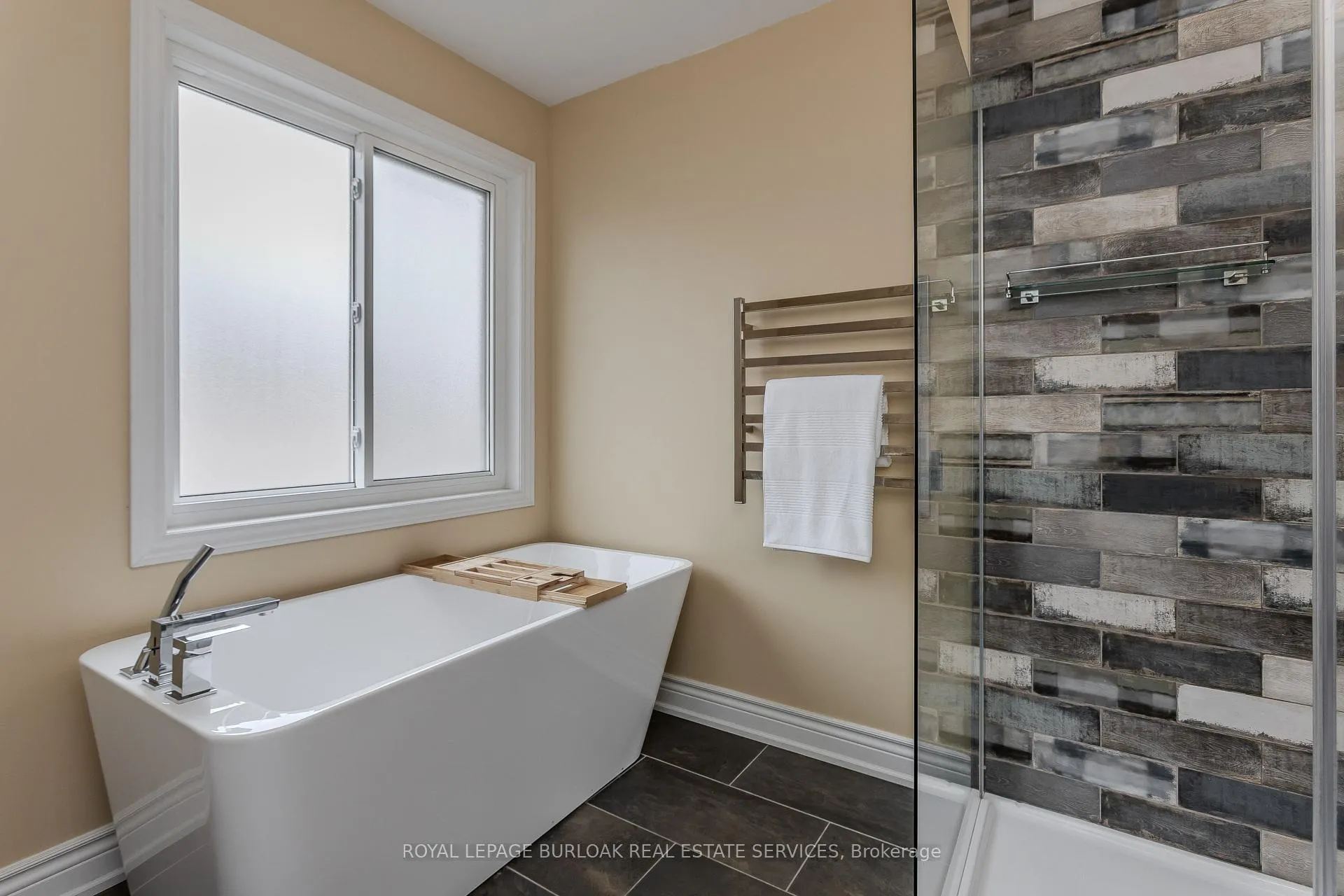 Photo 15 of 4077 Gunby Crescent, Burlington, Alton — HOMEH