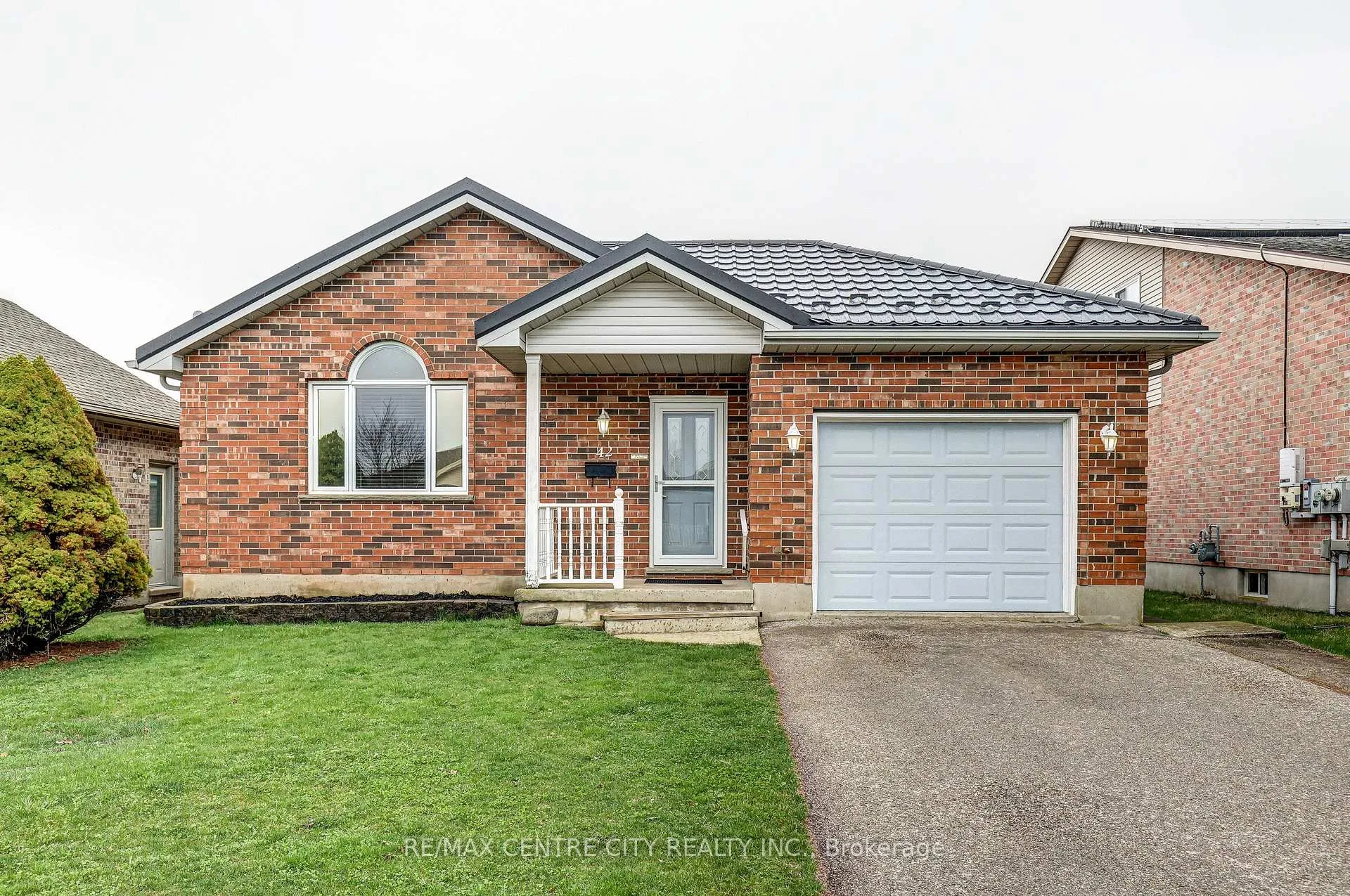 Photo 1 of 42 Oldewood Crescent, St. Thomas — HOMEH
